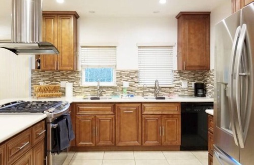 Fairfax District Casa | Luxury 5 bedroom + 3 bathroom home La Brea A+