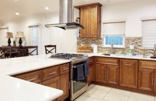 Fairfax District Casa | Luxury 5 bedroom + 3 bathroom home La Brea A+