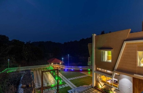 Karjat Casa | luxury 5-bedroom bungalow with big pool