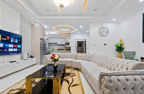 Ofin Casa | Luxury 5 Bedroom Duplex with indoor swimming pool and Gym