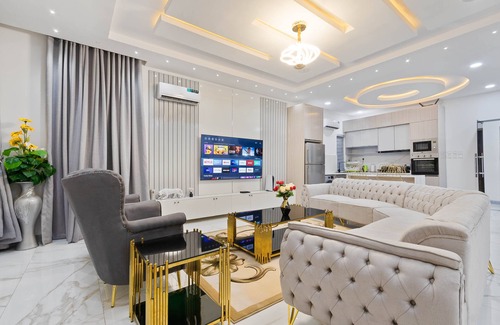 Ofin Casa | Luxury 5 Bedroom Duplex with indoor swimming pool and Gym