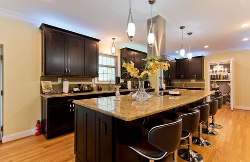 Detroit Casa | Luxury 5 Bedroom Golf Club Home w/ Fabulous 3rd Floor Man Cave