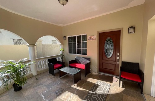 Port Antonio Casa | Luxury 5 bedroom house W private parking & patio