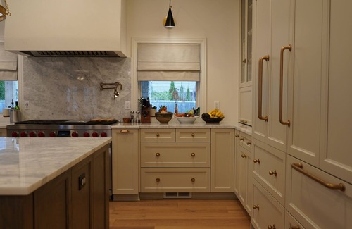 Berkley Casa | Luxury 5-bedroom house in charming Royal Oak with hot tub and steam sauna