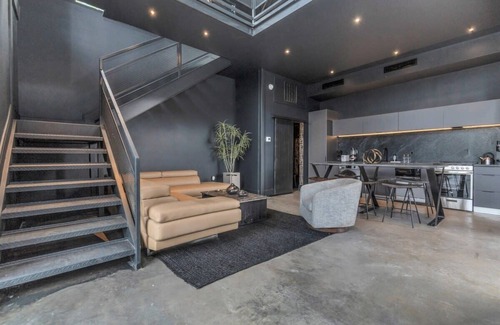 South Central Houston Casa | Luxury 5-Bedroom Oasis in Houston
