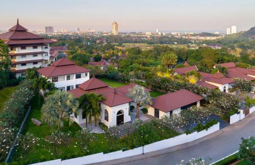 Nong Kae Villa | Luxury 5 Bedroom Pool Villa B11B