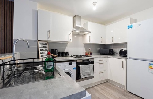 Birmingham City Centre Casa | Luxury 5 bedroom Townhouse with pool table and FREE Parking