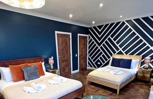 Birmingham City Centre Casa | Luxury 5-Bedroom Townhouse in Jewellery Quarter, Birmingham City Centre - 7 Separate Beds, 3 Baths