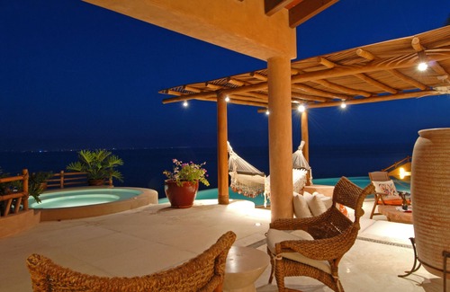 La Cruz de Huanacaxtle Villa | . Lujo 5 Dormitorios, Villa frente al mar con acceso a la playa.