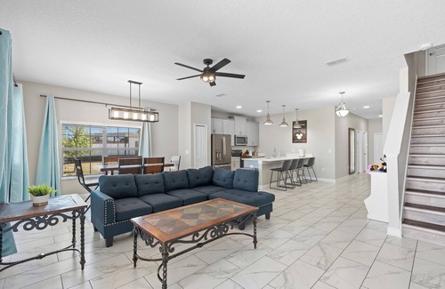 Kissimmee Casa | Luxury 5 BR at Disney Universal free heated pool high chair stroller playpen