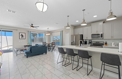 Kissimmee Casa | Luxury 5 BR at Disney Universal free heated pool high chair stroller playpen