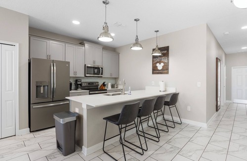Kissimmee Casa | Luxury 5 BR at Disney Universal free heated pool high chair stroller playpen