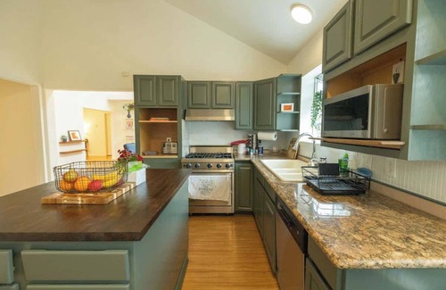 Tamalpais-Homestead Valley Casa | Spacious 5-BR Home in Scenic Mill Valley Retreat