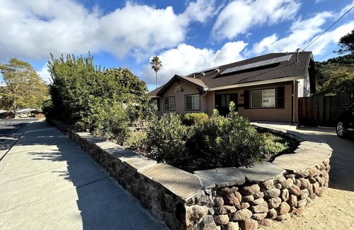 Tamalpais-Homestead Valley Casa | Spacious 5-BR Home in Scenic Mill Valley Retreat