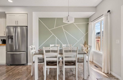 Northwest Calgary Apartamento | Luxury 5 BR House w Central AC » Garage » Sleep 16