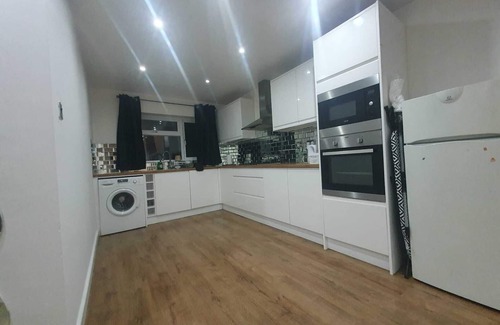 Luton Casa | Luxury 5 - New Bedroom Chalet