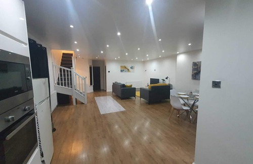 Luton Casa | Luxury 5 - New Bedroom Chalet