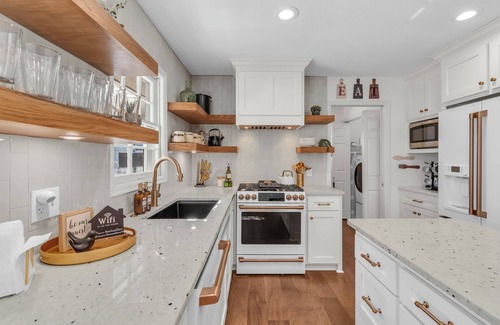 Overland Park Casa | Luxury 5BDR w/ King Beds, Outdoor Fireplace, Game Room and Pet Friendly Perks