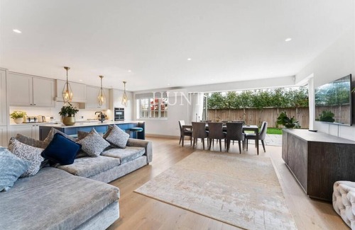 Waltham Abbey Casa | Luxury 5Bed Gated Home in High Beech