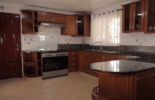 Athi River Casa | Luxury 5BR Bungalow with Private Pool near JKIA – Greenpark, Athi River