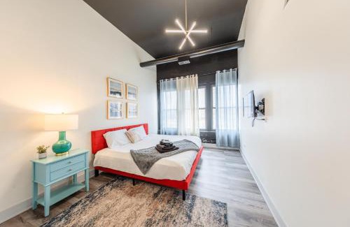 Near South Side Apartamento | Luxury 5BR Chicago Retreat Perfect for Groups with Pool table & Optional Parking Near McCormick Place and Soldier Field
