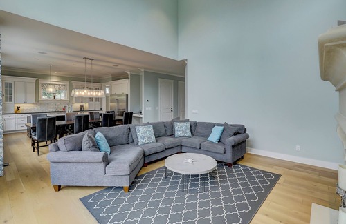 Folly Field Casa | Luxury 5BR Hilton Head Home-few steps to the beach + private pool