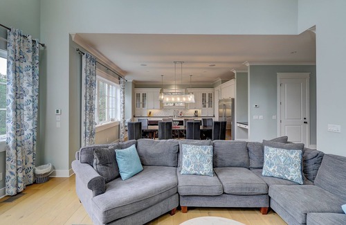 Folly Field Casa | Luxury 5BR Hilton Head Home-few steps to the beach + private pool