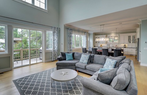 Folly Field Casa | Luxury 5BR Hilton Head Home-few steps to the beach + private pool
