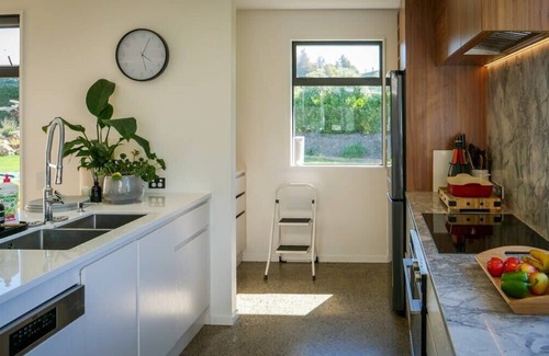 Prebbleton Casa | Luxury 5BR Home Sauna Hot Tubs Parking