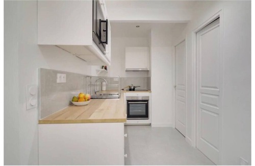 Faubourg-du-Roule Apartamento | Luxury 5BR Paris Apartment – Steps from Champs-Élysées & Arc de Triomphe