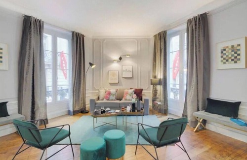 Faubourg-du-Roule Apartamento | Luxury 5BR Paris Apartment – Steps from Champs-Élysées & Arc de Triomphe