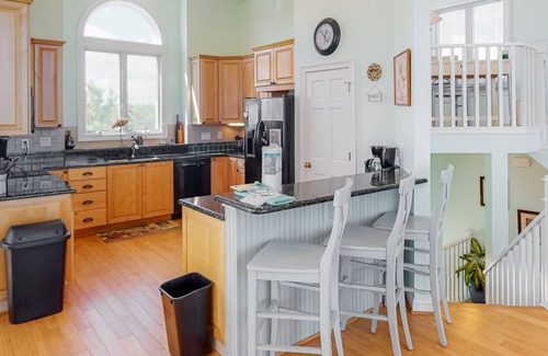 Pine Island Casa | Luxury 5BR | Private Pool | Hot Tub | Deck