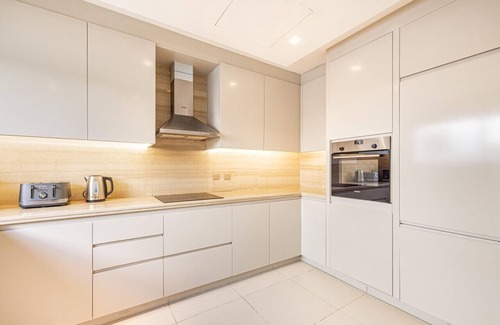 Dubai Sports City Apartamento | Luxury 5BR Villa with Private Pool & View
