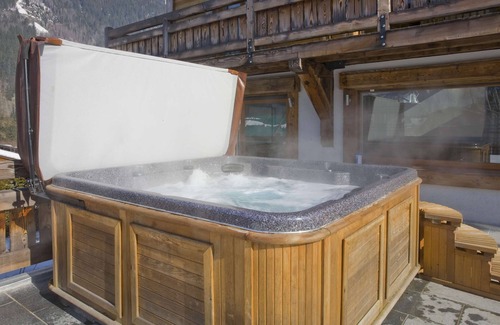 Chamonix-Mont-Blanc Chalet De Esquí | Luxury 6 bedroom chalet, spa, pool table, gym, walking distance to Chamonix