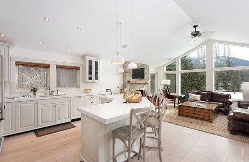 Nicklaus North Casa | Luxury 6 Bed Chalet on the Golf Course!