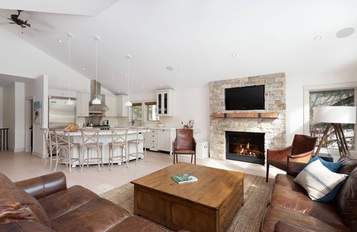 Nicklaus North Casa | Luxury 6 Bed Chalet on the Golf Course!
