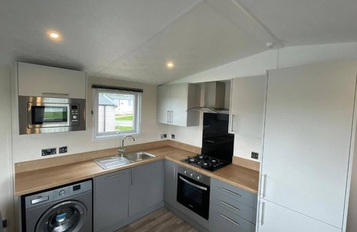 Grampound Cabina | Luxury 6 Bed Lodge with Hot tub