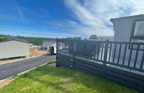 Grampound Cabina | Luxury 6 Bed Lodge with Hot tub