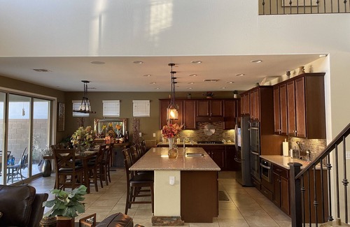 Palm Valley Casa | Luxury 6 Bedroom - heated pool & spa- close to stadium, golf, & more!