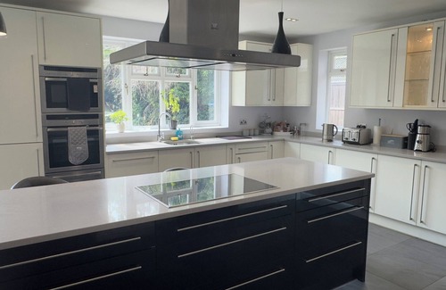 Northwood Casa | Luxury 6 bedroom, beautiful spacious holiday home close to Northwood & Moor Park