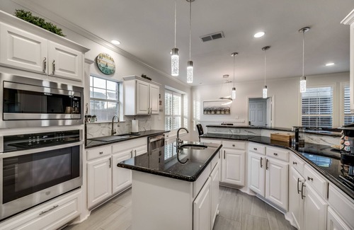 Far North Dallas Casa | Luxury 6 Bedroom Sleeps 12 Home in N Dallas Pool