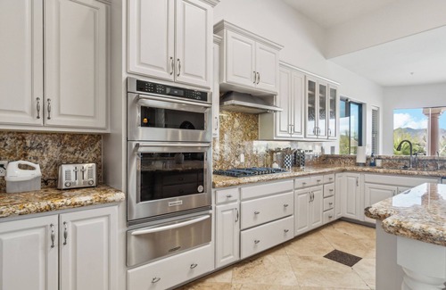 Pinnacle Peak Casa | 6BR Scottsdale Mansion on 2 Acres ~ Home Office, Hot Tub, Pickleball, Steam Room