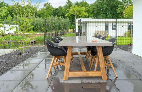 Zeewolde Casa | Luxury 6-person villa on the water with private jetty, spacious terrace with sunbeds and barbecue. Perfect for a relaxing holiday!