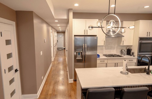 Rogers Park Condominio | Luxury 6Bedroom, 4.5 Bathroom Home Mins from Downtown and the Lake