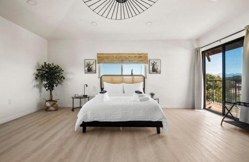 Hesperia Casa | Luxury 6BR Retreat Fast WIFI, Dedicated Workspaces