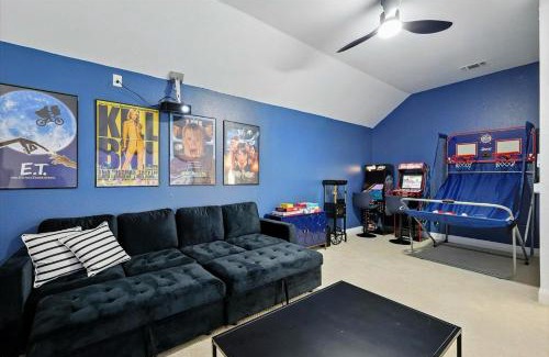 Fossil Creek Casa | Luxury 6BR Retreat Pool Hot Tub Cinema & Game Room