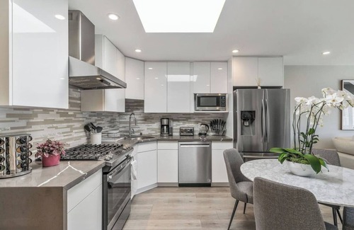 Daly City Casa | Luxury 7BR Home Near SFO w/Parking