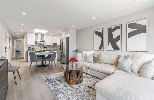 Daly City Casa | Luxury 7BR Home Near SFO w/Parking