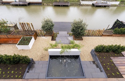 Zeewolde Casa | Luxury 8-person villa on the water with Jacuzzi, Barrel Sauna, private jetty and spacious garden. Located at Villa Resort Harderwold, near Harderwijk and the Veluwemeer!