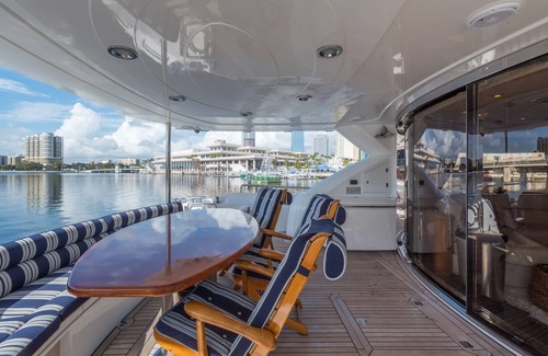Harbour Island Alquiler De Eote | Yate Sunseeker de lujo de 82 'en Harbour Island